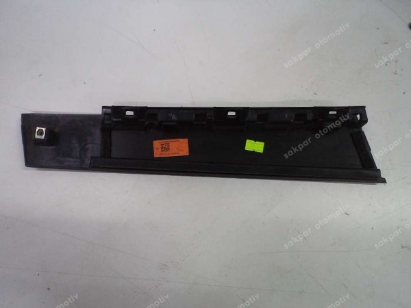 Renault Clio 5 Kapı Direk Kaplaması Çıtası Orj 822835668R CP (CE1215)