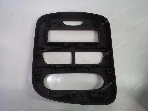 Renault Clio 4 Radyo Konsol Paneli 682607777R YP (DA133)