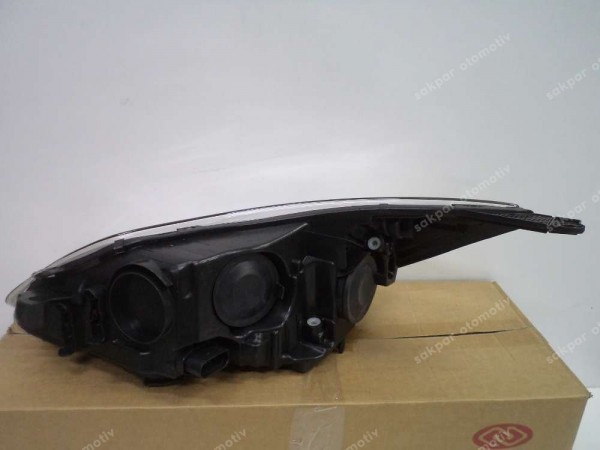 Ford Focus 3 Sağ Far (Beyaz Zemin Motorlu) BM51-13W029-NB YS YP