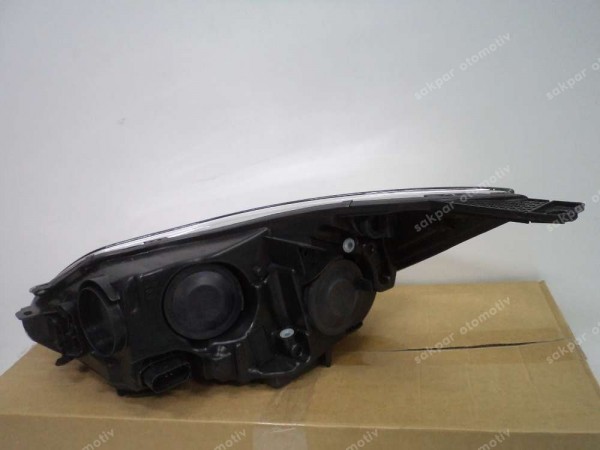 Ford Focus 3 Sağ Far (Beyaz Zemin Motorlu) BM51-13W029-NB YS YP