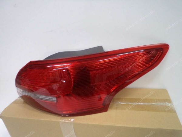 Ford Focus 3 Arka Sağ Dış Stop Lambası F1EB-13404-AD YS YP
