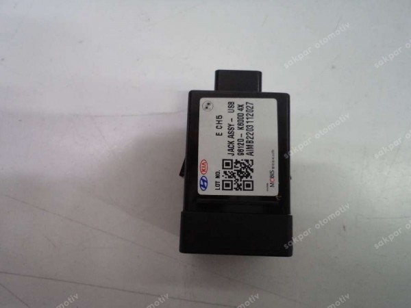 Hyundai İ10 USB Girişi Okuyucu Aksesuar Prizi 96120-K6000 SP YP (DE1211)