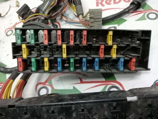 Renault Torpido Elektrik Tesisatı Kablosu Röle Kutusu Orj 7703297147 YP (TES2)