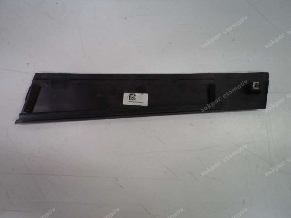 Renault Clio 5 Sol Arka Kapı Direk Çıtası Kaplaması Orj  822827153R SP YP (CE1215)