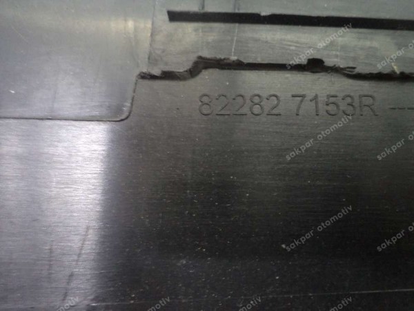 Renault Clio 5 Sol Arka Kapı Direk Çıtası Kaplaması Orj  822827153R SP YP (CE1215)