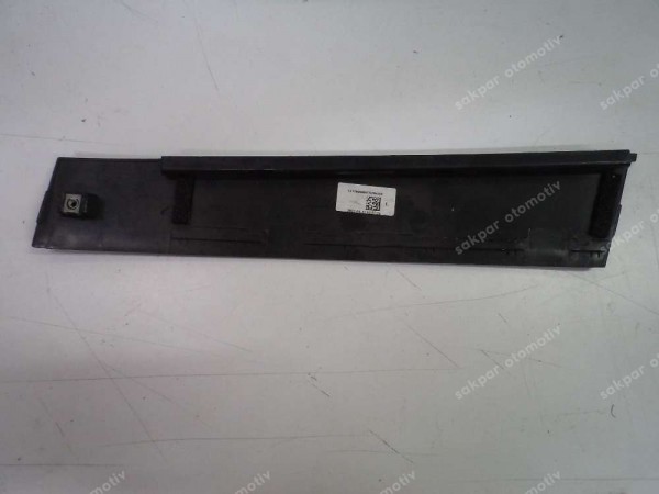 Renault Clio 5 Sol Arka Kapı Direk Çıtası Kaplaması Orj  822827153R SP YP (CE1215)