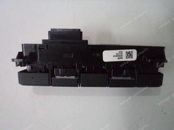 Hyundai İ20 Bayon Konsol Orta Sivici Orj 93300-Q0300 SP YP (AF132)