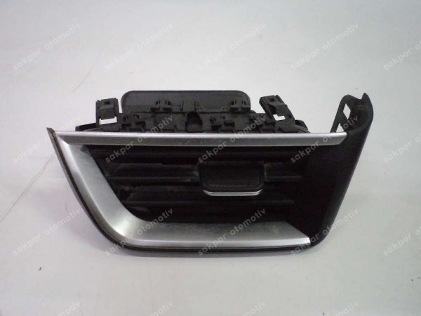 Renault Clio 5 Sağ Ön Havalandırma Izgarası Orj 687604560R SP YP (DB1318)