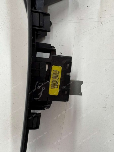 Hyundai İ20 Sol Arka Cam Düğmesi Çerçeveli 93580-C7010 (DE113)