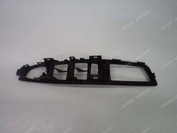 Hyundai İ20 Ön Sol Cam Açma Düğme Çercevesi Orj 93570-C8111 CP (DE113)