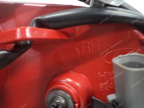 Hyundai Santa Fe Sağ Arka Sis Lambası Orjinal 92409-2B500 YP (BE122)