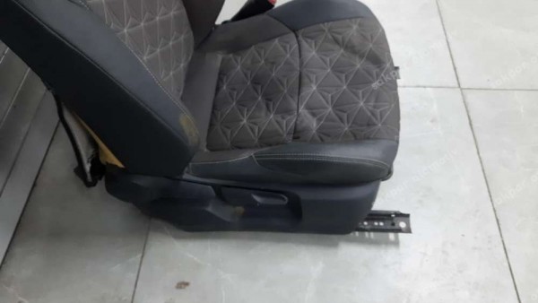 Toyota Yaris Cross Sağ Ön Koltuk Deri Orjinal (Başlık Üzerinde) YP SP (GH140)