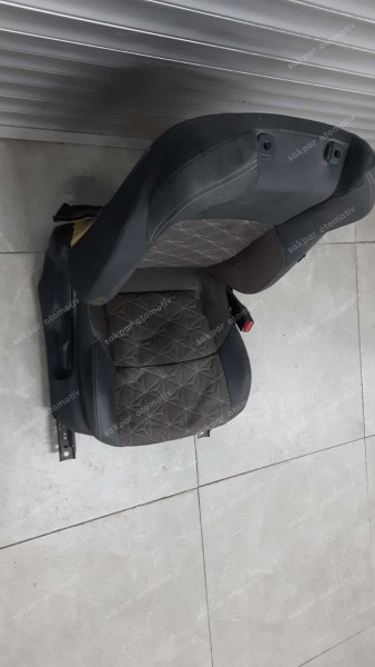 Toyota Yaris Cross Sağ Ön Koltuk Deri Orjinal (Başlık Üzerinde) YP SP (GH140)