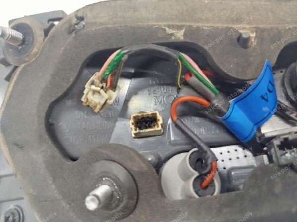 Hyundai Elantra Sol İç Stop Lambası Led [Led Hasarlı] 92404-F2110 CP HP (DD110-5)