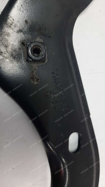 Renault Clio 5 Sağ Tespit Parçası 551A25876R SP