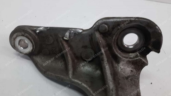 Renault Clio 5 Beşik Bağlantı Parçası Sağ  548502436RHP SP