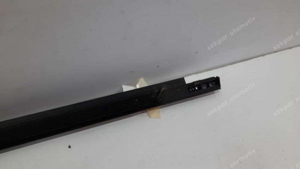 Renault Megane 4 Sağ Arka Kapı Krom Cam Çıtası (DIŞ SIYIRICI) SP