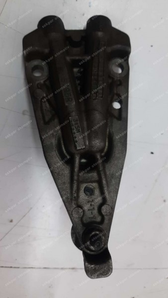 Renault Clio 4 Eksantrik Mili Defazör Kapağı 130415796R SP