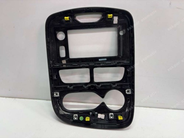 Renault Clio 4 Radyo Teyp Çerçevesi Orj. 682607557R / 682609599R CP (DA137)