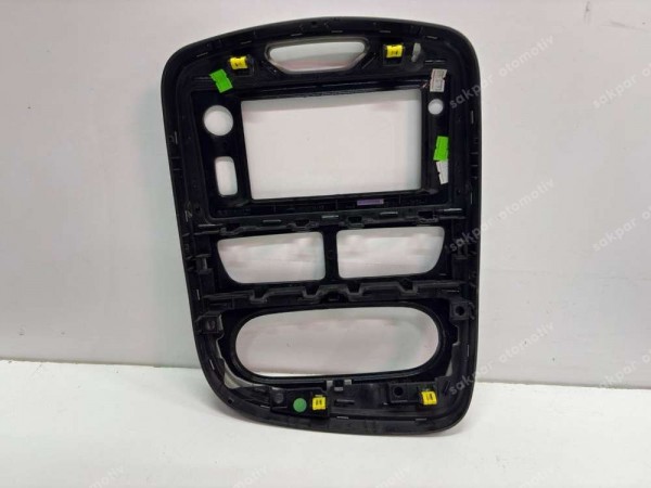 Renault Clio 4 Radyo Teyp Çerçevesi Orj. 682607616R / 682605523R CP HP (DA137)