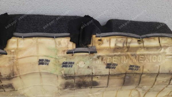 Volkswagen Jetta Arka Koltuk Minder Deri HP CP (CE130)