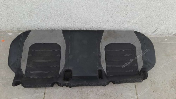 Volkswagen Jetta Arka Koltuk Minder Deri HP CP (CE130)