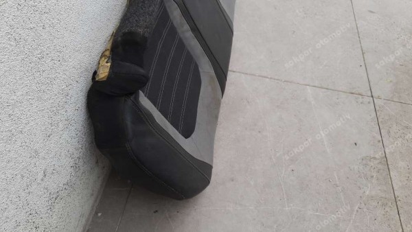 Volkswagen Jetta Arka Koltuk Minder Deri HP CP (CE130)