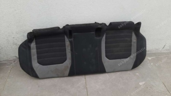 Volkswagen Jetta Arka Koltuk Minder Deri HP CP (CE130)