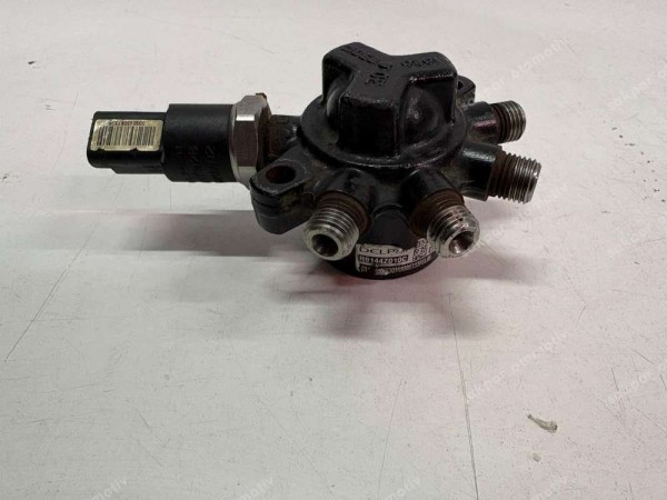 Renault Clio 2 Kangoo 2 Yakıt Enjektör Tevzii Mekanizması Dağıtıcı Orj. 8200057345 (DC134)