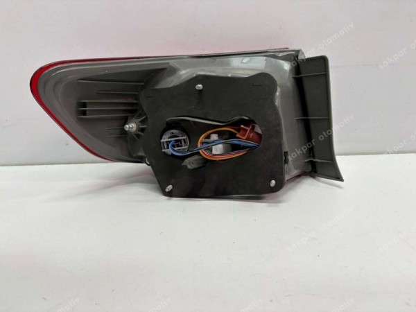 Toyota Corolla Sağ Dış Stop Lambası Orj. 81551-12A30 YS HP (AD110)