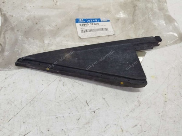 Hyundai Tucson Sağ Arka Kapı Kapak Plastiği 83840-2E000 YP (ID112)