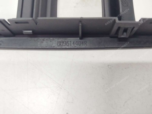 Renault Megane 4 Sol Ön Kapı Kumanda Yuvası Çerçevesi 809614404R SP (AE125)
