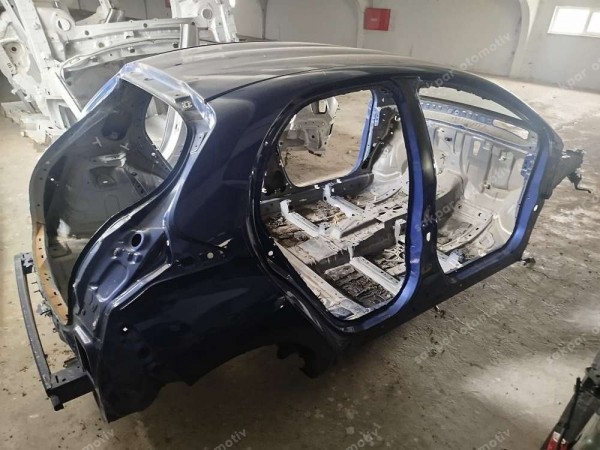 Toyota Yaris Hybrit Arka Çamurluk Panel Kupa Gövde Kesme