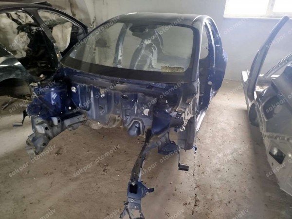 Toyota Yaris Hybrit Arka Çamurluk Panel Kupa Gövde Kesme