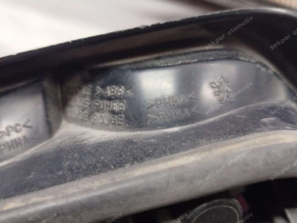 Peugeot 306 Sedan Sağ Stop Lambası CP HP (FD110)