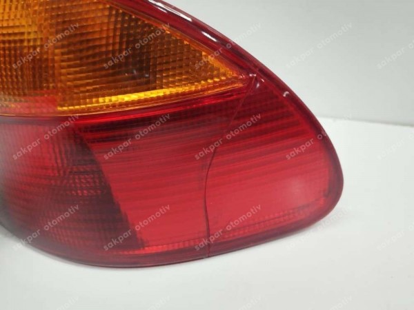 Toyota Avensis Sağ Stop Lambası 81560-05050 YS HP (FD110)