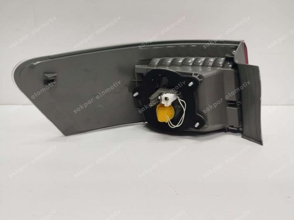 Toyota Avensis Sağ Stop Lambası Led 81551-05250 YS YP (FD110)