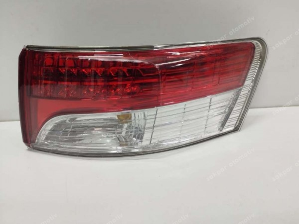 Toyota Avensis Sağ Stop Lambası Led 81551-05250 YS YP (FD110)