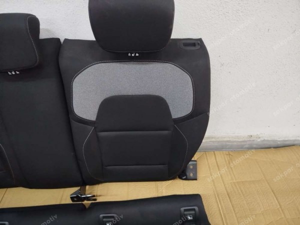 Renault Clio 5 Arka Koltuk Takımı XXX98765258 SP (DE140)