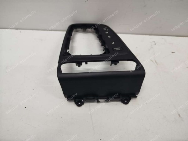 Hyundai Bayon İ20 Vites Konsol Üst Kapak Orta Sivic 84650-Q01004X SP YP (DA1113)