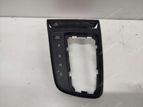 Hyundai Bayon İ20 Vites Konsol Üst Kapak Orta Sivic 84650-Q01004X SP YP (DA1113)