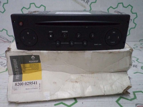 Renault Clio Megane Scenic Radyo CD Çalar Orjinal 8200029541 YP (GI120)