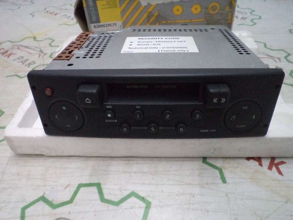 Renault Clio 2 Radio Teyp Orjinal Sıfır 8200029539 YP (GI120)