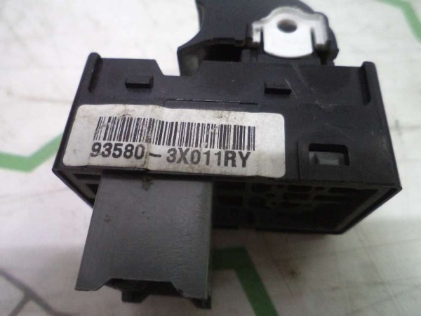 HYUNDAİ ELANTRA ARKA CAM KUMANDA DÜĞMESİ OTOMATİK YARDIMCI SVİCİ CP 93580-3X011 (AF120-11)