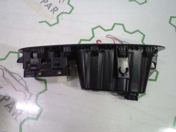 Hyundai İ10 Cam Kontrol Kumanda Düğmesi Sağ Arka Yardımcı Ünitesi 93581-K6500 83741-K7010 CP (AF122)