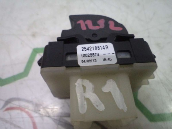 Renault Clio 4 Sağ Cam Açma Düğmesi  CP 254218614R (AF120-14)