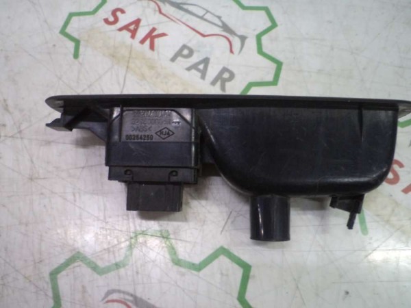 Renault Megane Fluance Sol Arka Cam Düğmesi CP 829500004R (AF123)