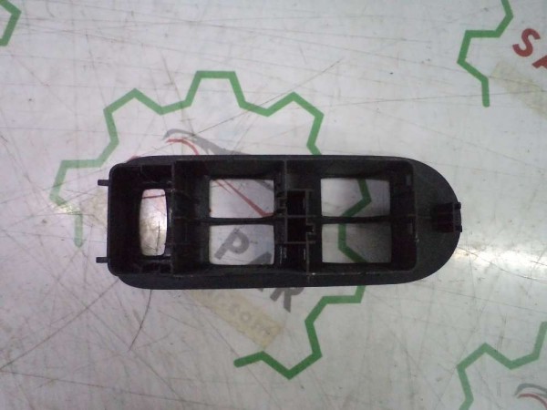 Renault Megane 2 Sol Cam Düğme Anahtar Çercevesi  CP 8200160603 (AE128)