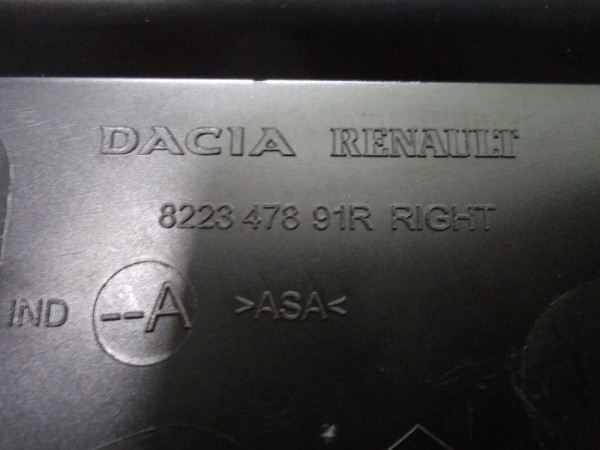 Dacia Duster Sağ Arka Kapı Direk Kaplaması Bakaliti 822347891R YP (CC124)