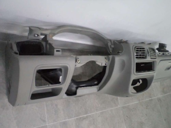 Renault Clio 2 Göğüs Torpido Alt Parça Orjinal Sıfır 8200107801 YP (BA130)